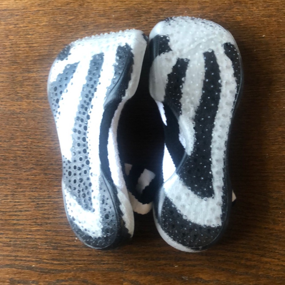 Slippers - Picture 2 of 4